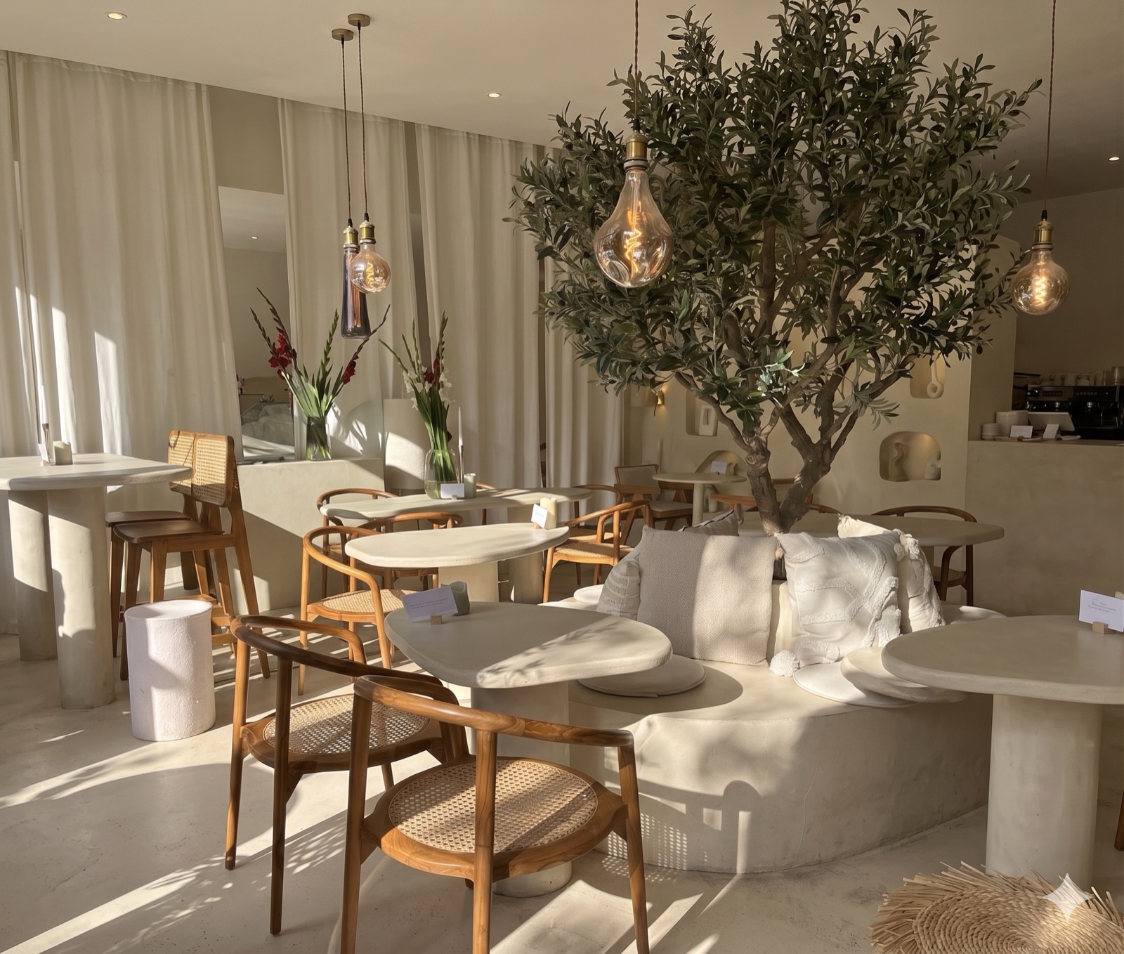 Ambiance lumineuse et cosy de l'univers MON latte
